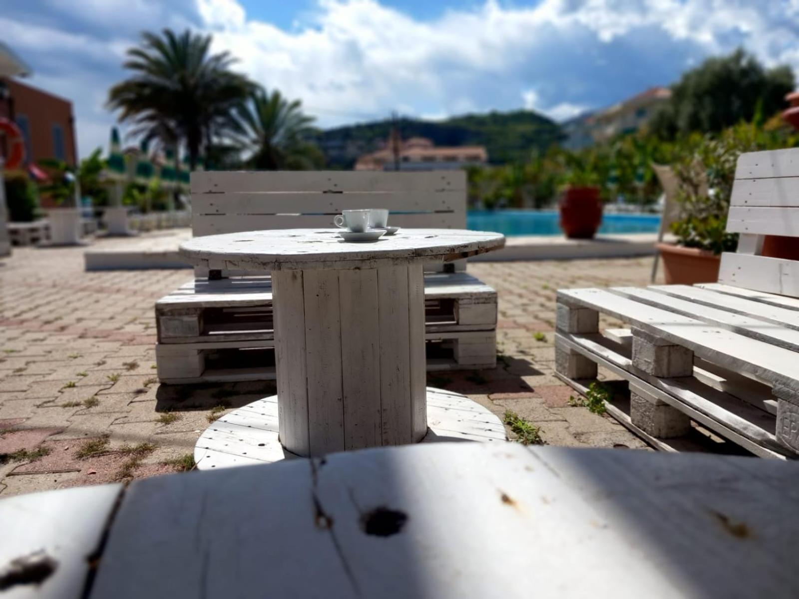 Bike And Breakfast Apartments Pietra Ligure Exterior photo